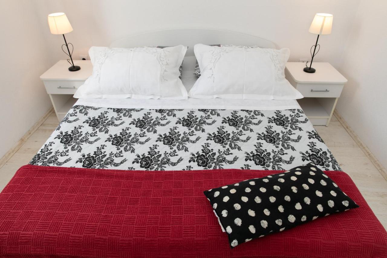 Apartmani Silva Tučepi Exteriör bild